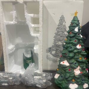 Dept. 56 Heritage Village Collection Porcelain Town Tree Christmas 5 Pc 5565-4